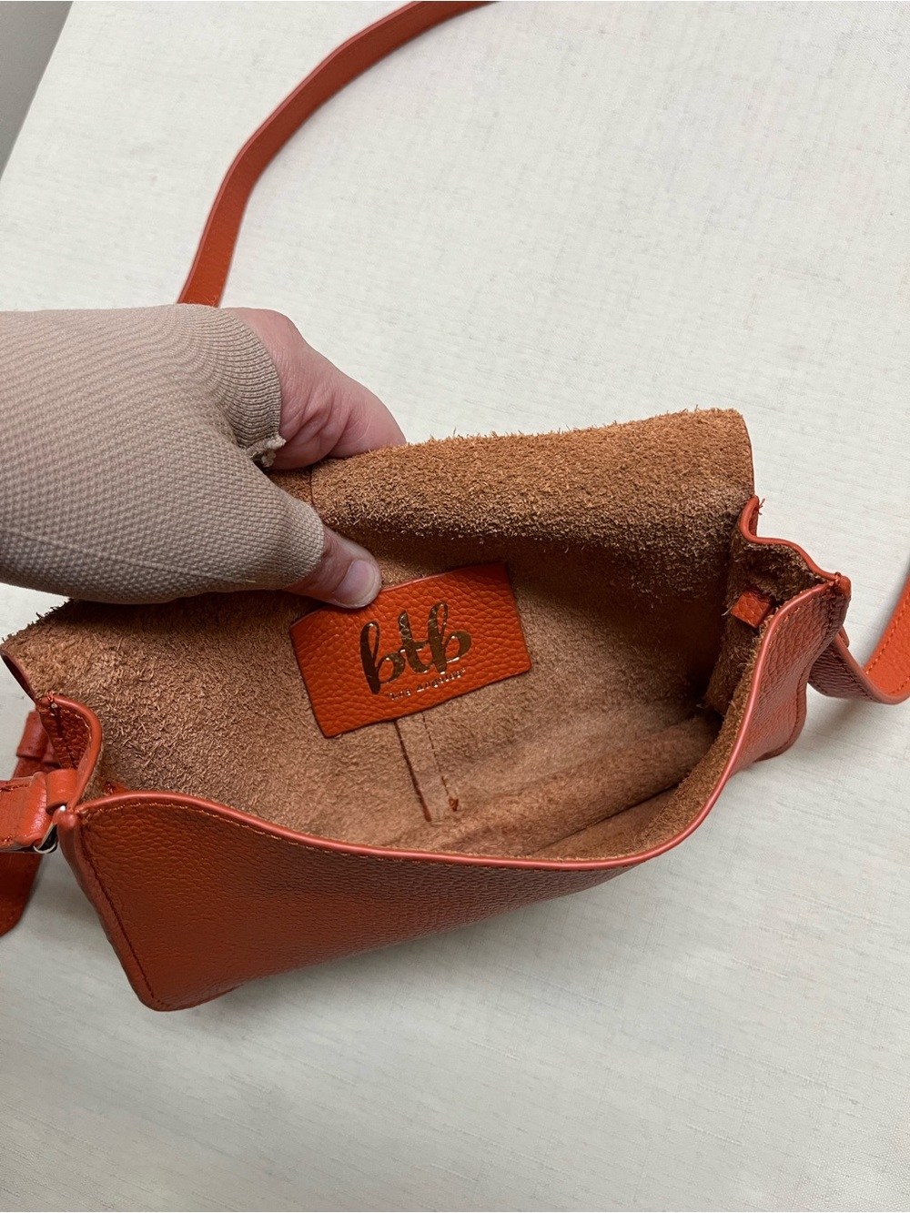 BTB Los Angeles small orange brown leather crossbody - Picture 6 of 14